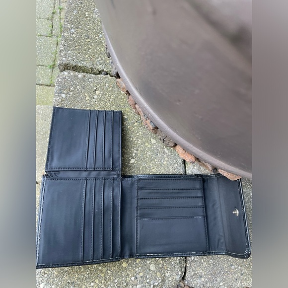 LIZ CLAIBORNE Wallet / Small Purse / Clutch. Black Leather. Foldaway. - Picture 4 of 13